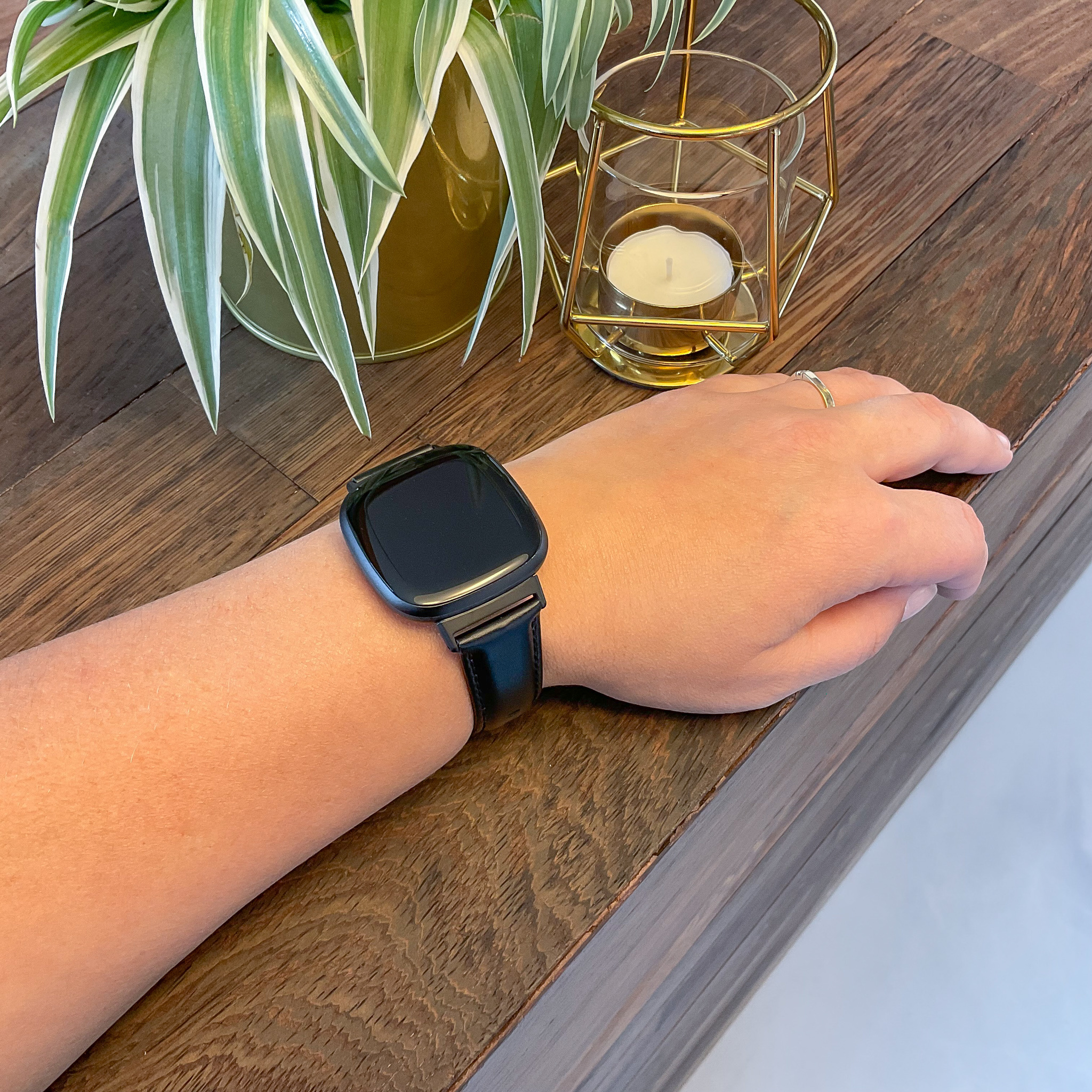 Cinturino in vera pelle per Fitbit Versa 3 / Sense - nero