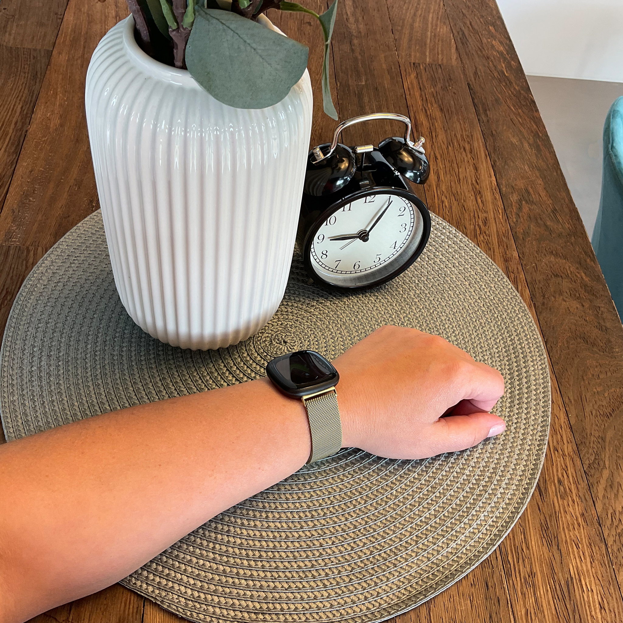 Cinturino loop in maglia milanese per Fitbit Versa 3 / Sense - champagne