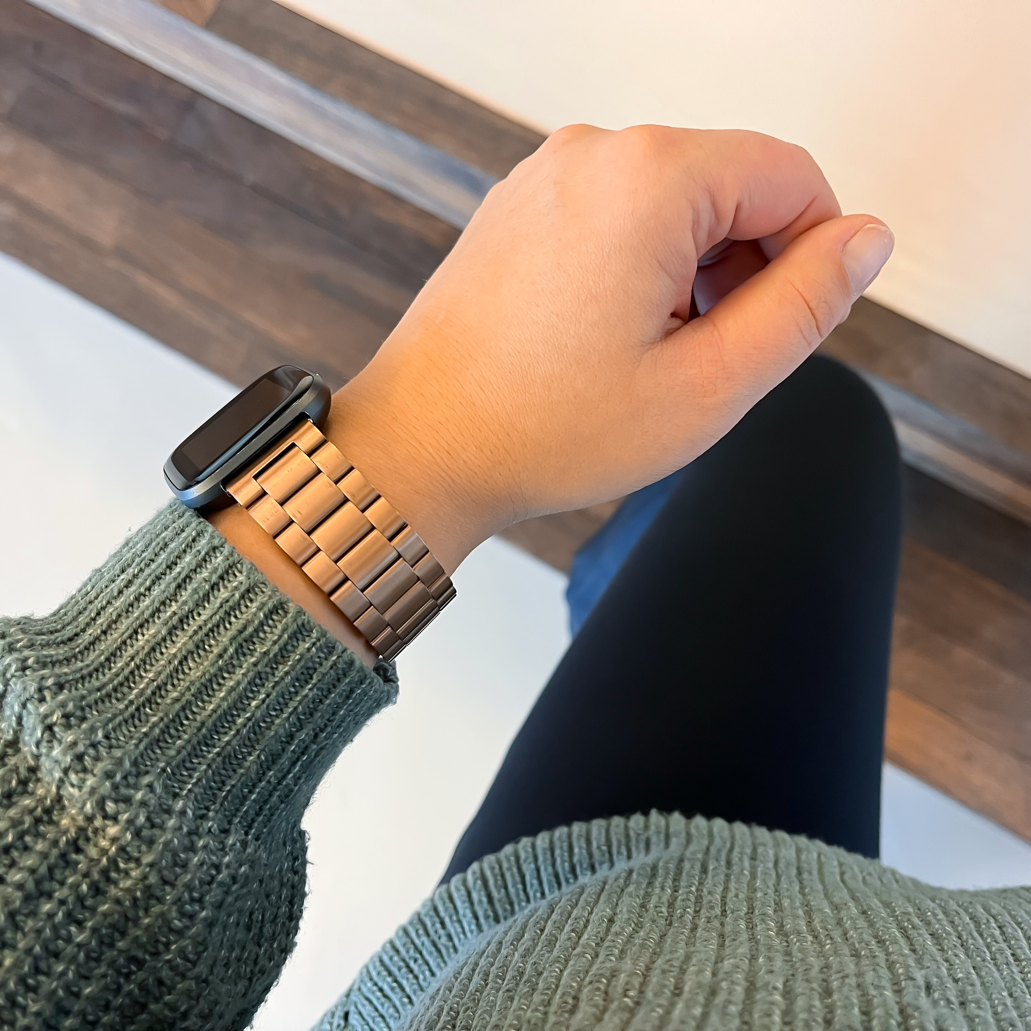 Cinturino a maglie in acciaio con perline per Fitbit Versa - oro rosa