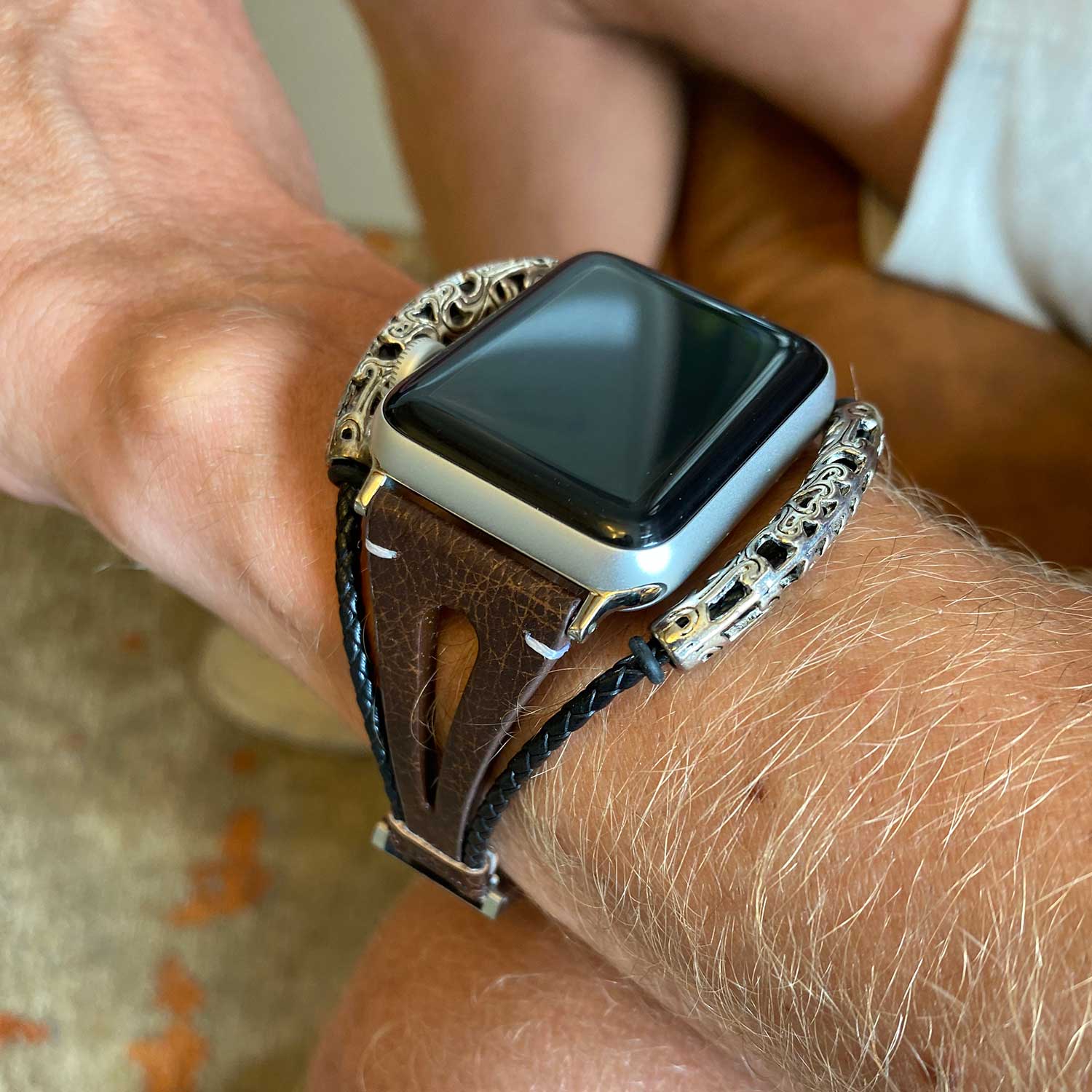 Cinturino gioiello in pelle robusto per Apple Watch - Marrone scuro