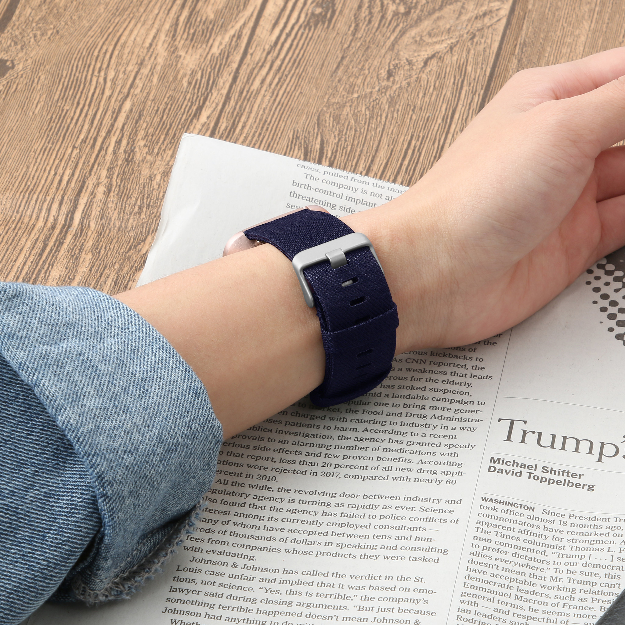 Cinturino con fibbia in nylon per Fitbit Versa - blu