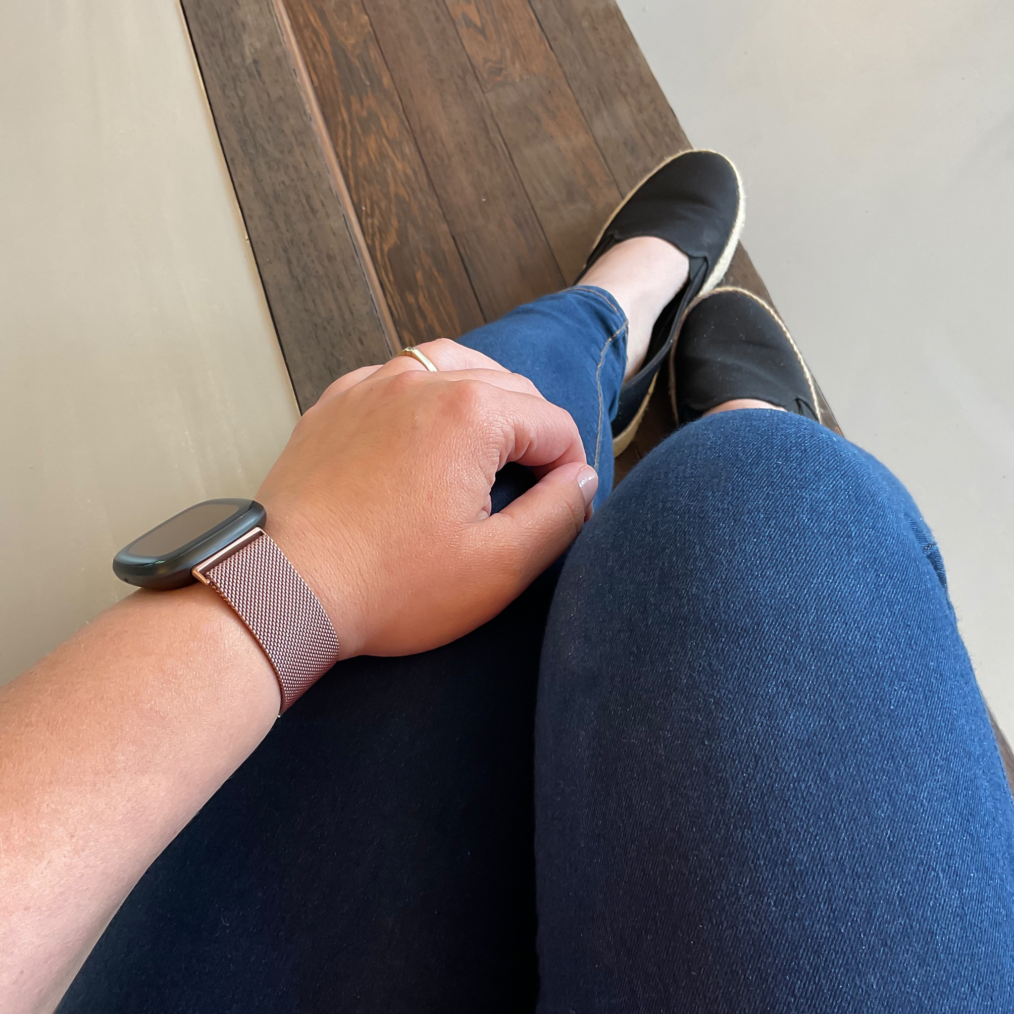 Cinturino loop in maglia milanese per Fitbit Versa 3 / Sense - oro rosa