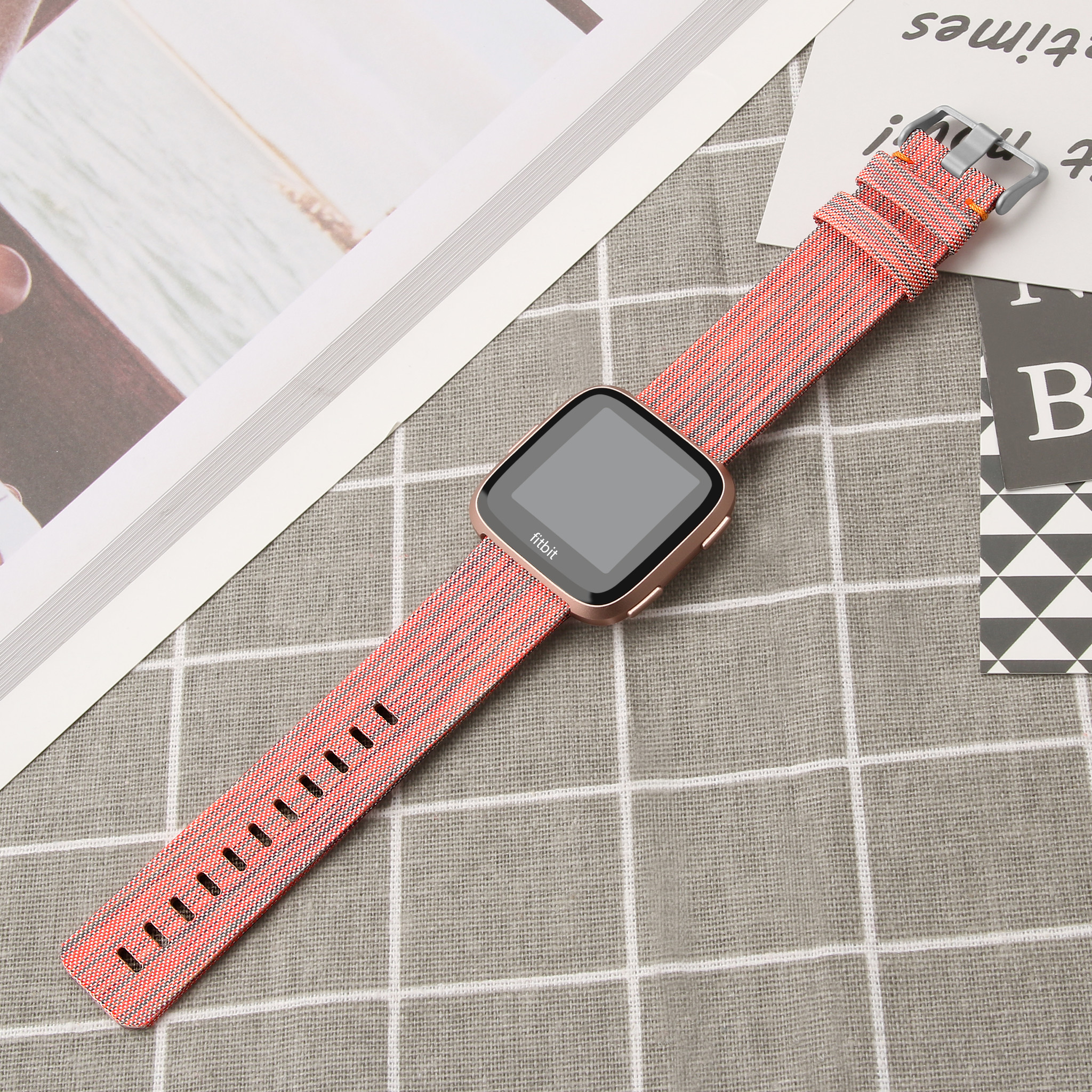 Cinturino con fibbia in nylon per Fitbit Versa - a righe arancioni