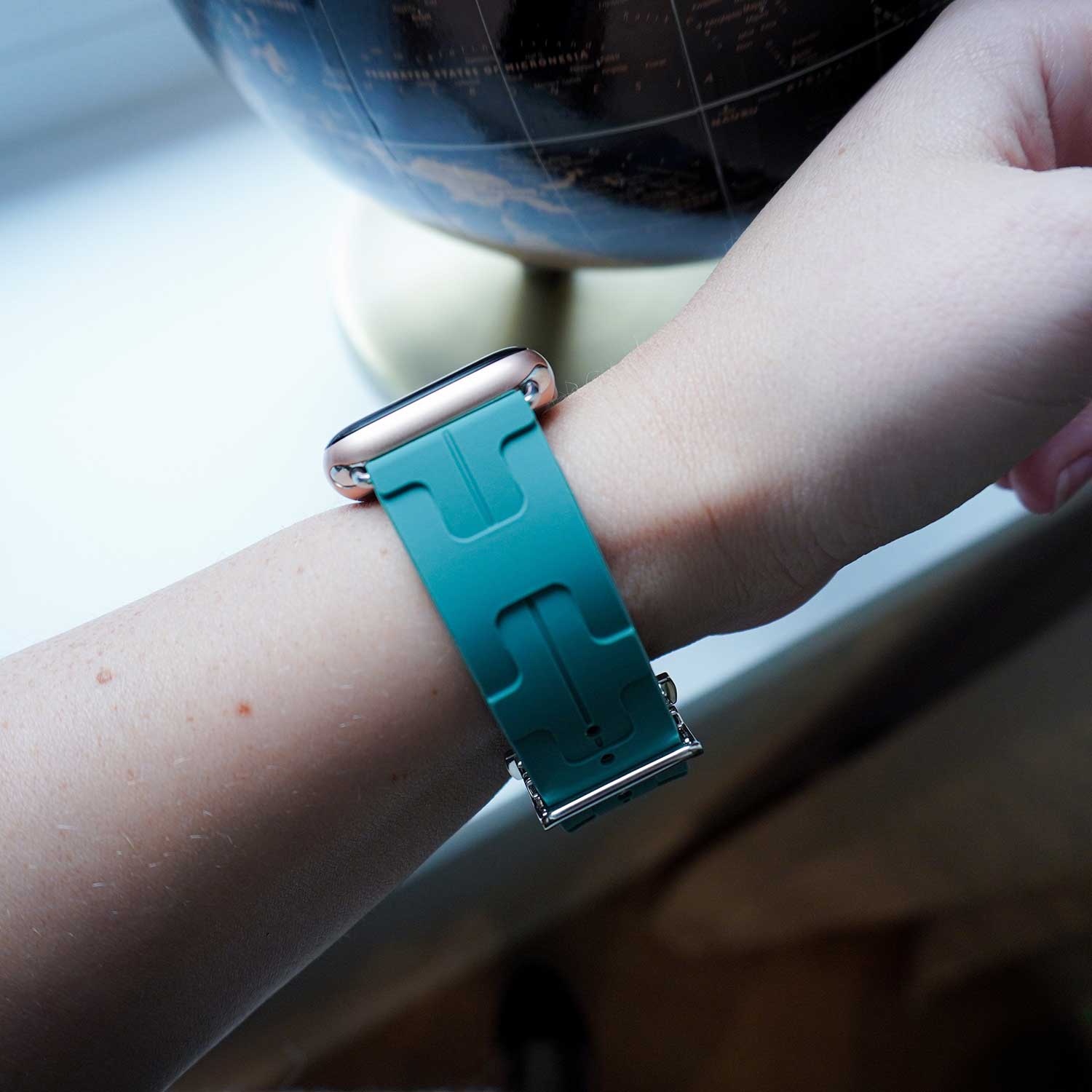 Cinturino sport Hermès simple tour kilim Apple Watch - verde pino
