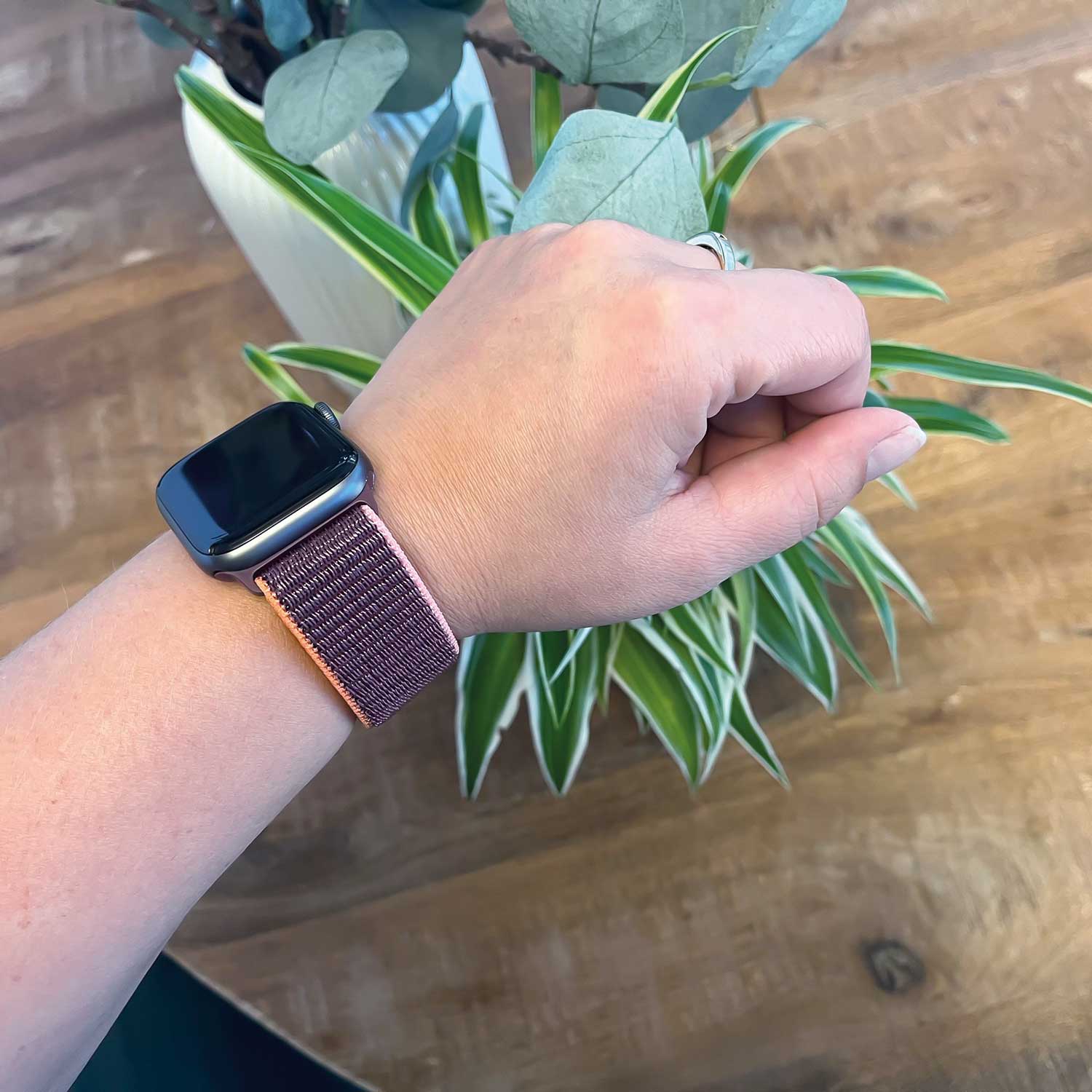 Cinturino nylon sport loop per Apple Watch - prugna