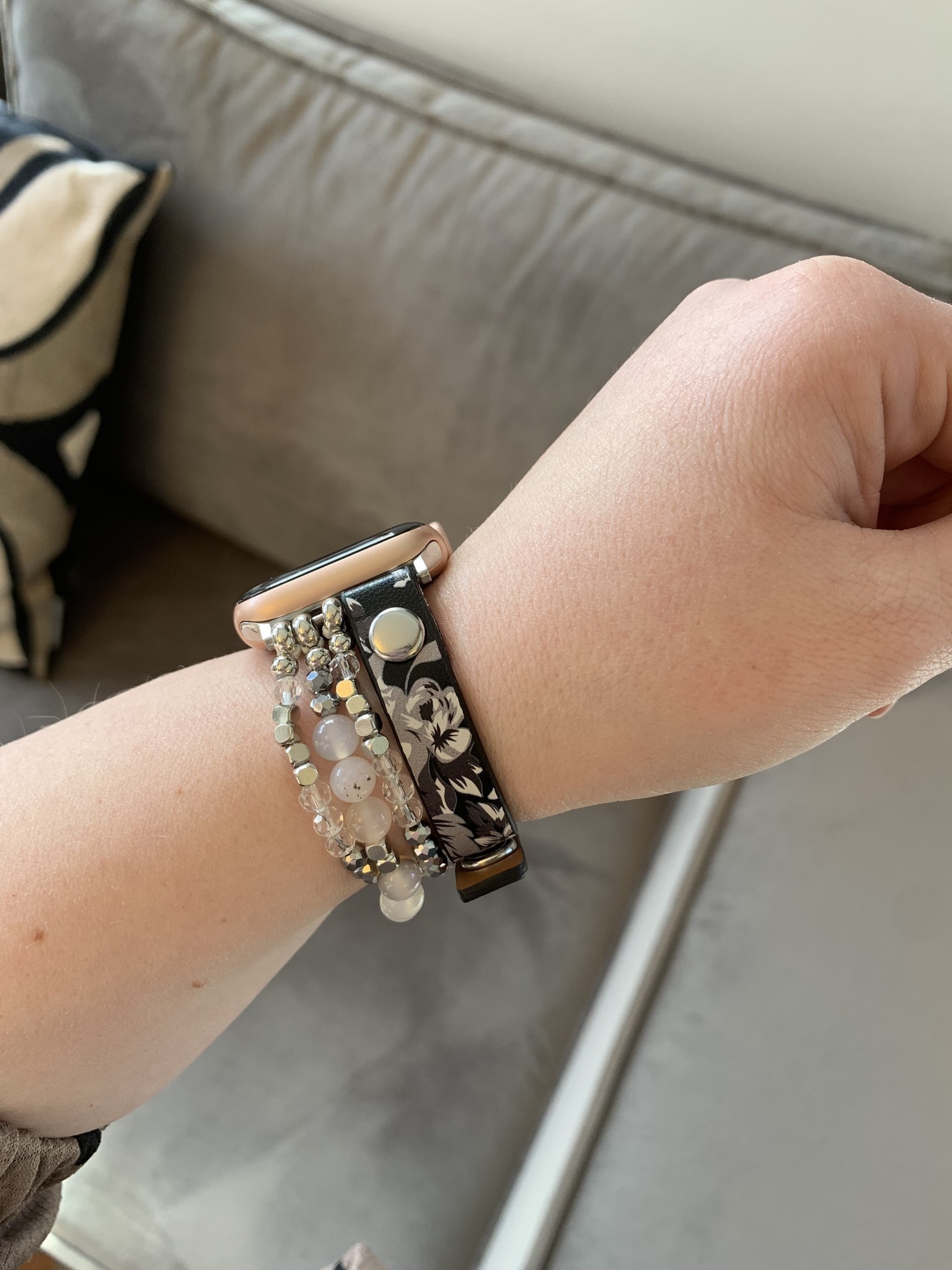 Cinturino gioiello in pelle per Apple Watch - fiori neri