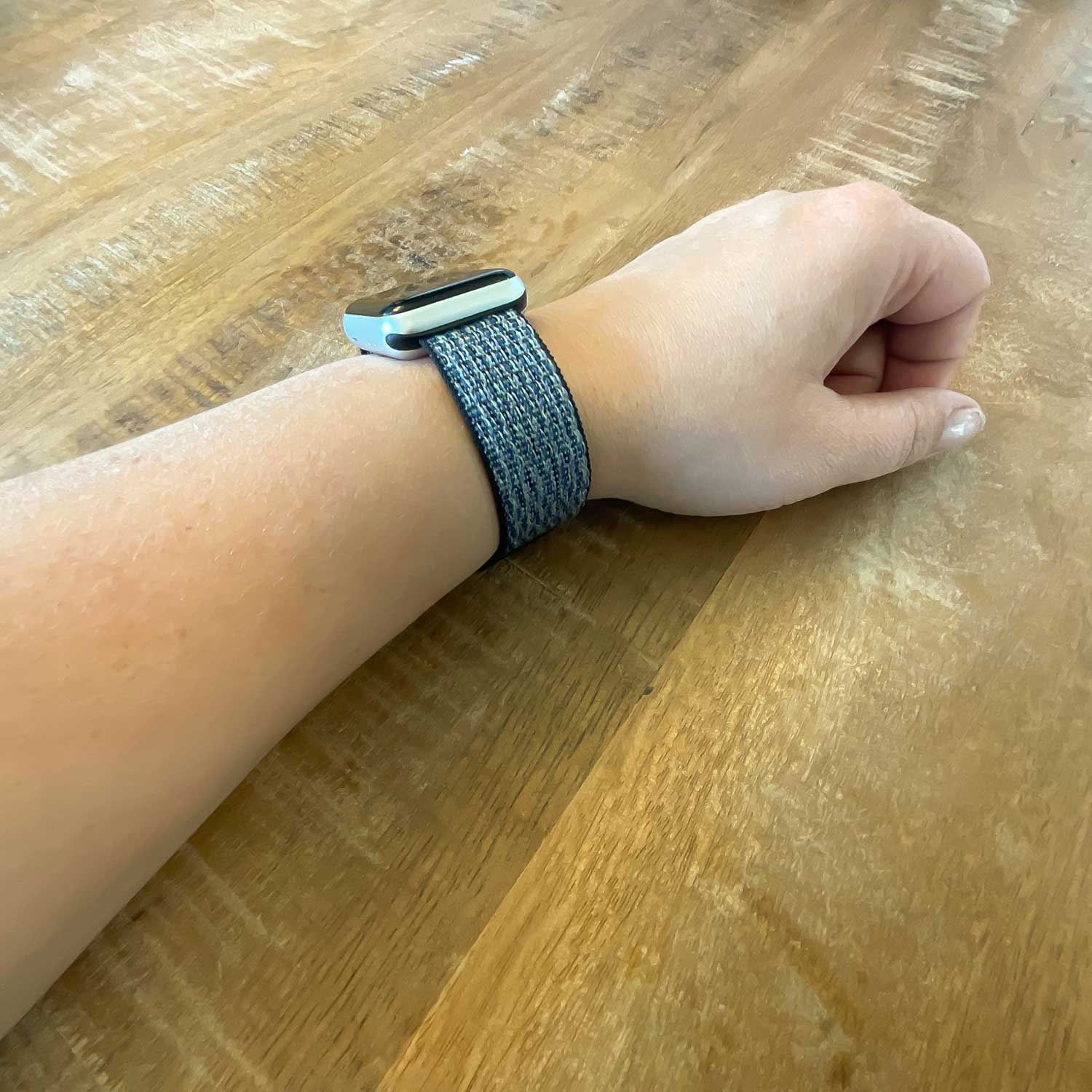 Cinturino nylon sport loop per Apple Watch - grigio tempesta