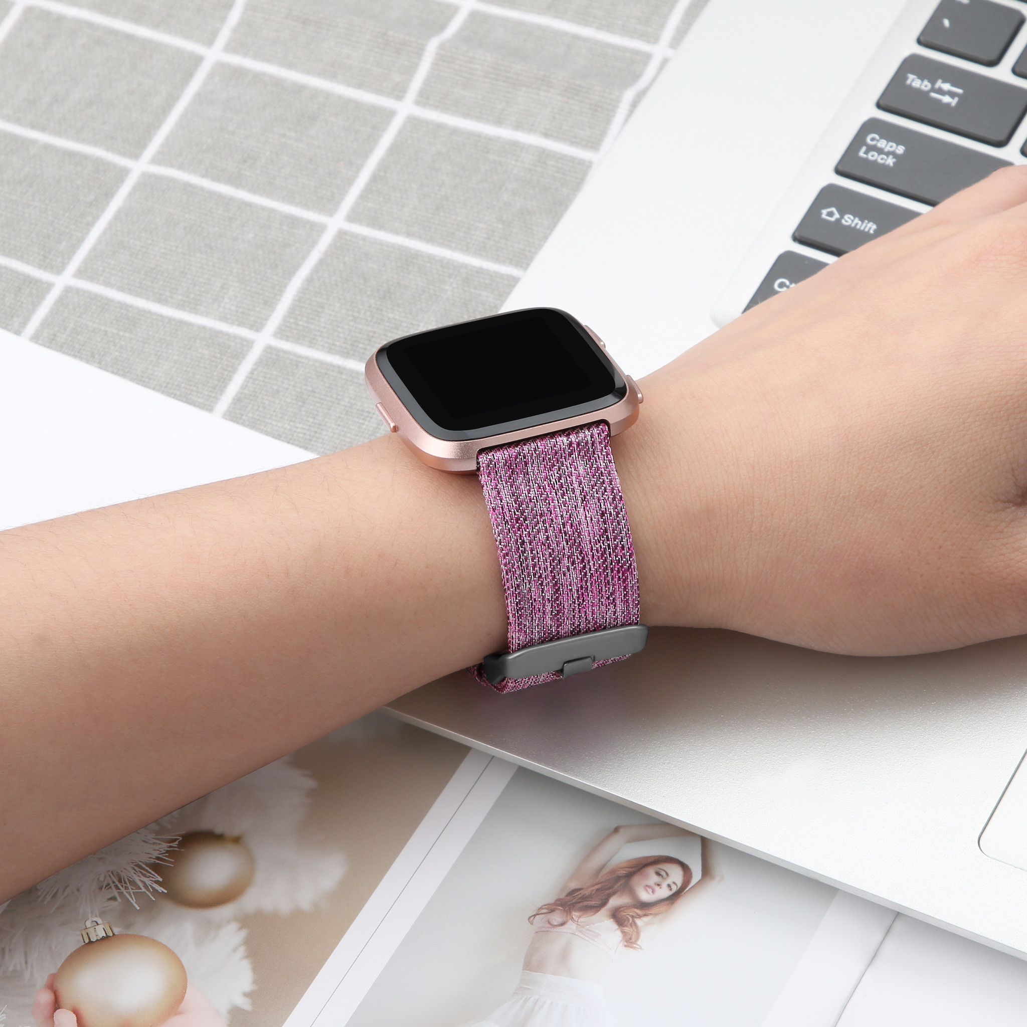 Cinturino con fibbia in nylon per Fitbit Versa - viola
