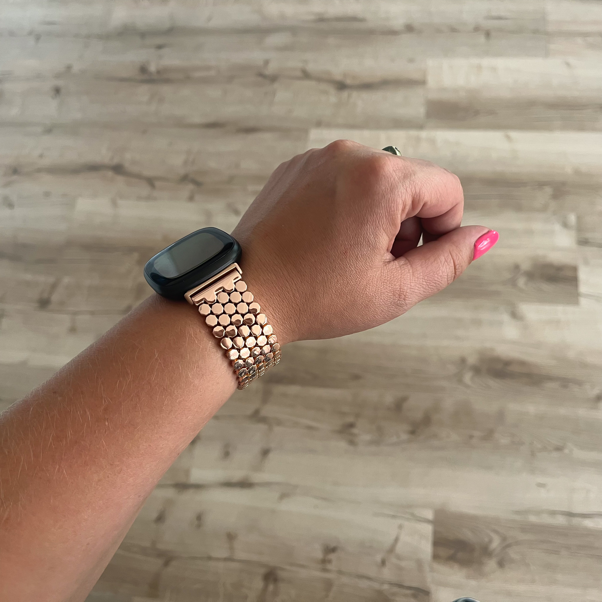 Cinturino a maglie in acciaio a forma di pesce per Fitbit Versa 3 / Sense a maglie - oro rosa