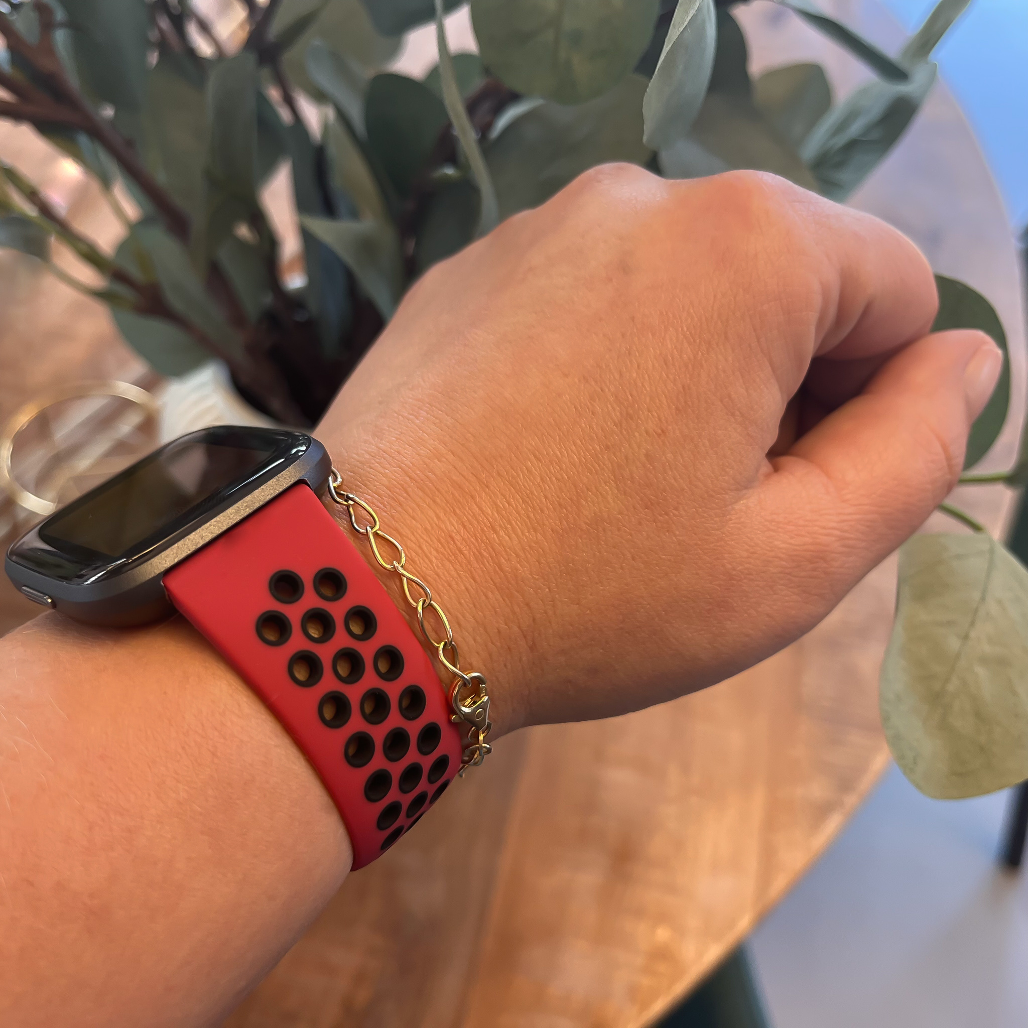 Cinturino doppio sport per Fitbit Versa - rosso nero