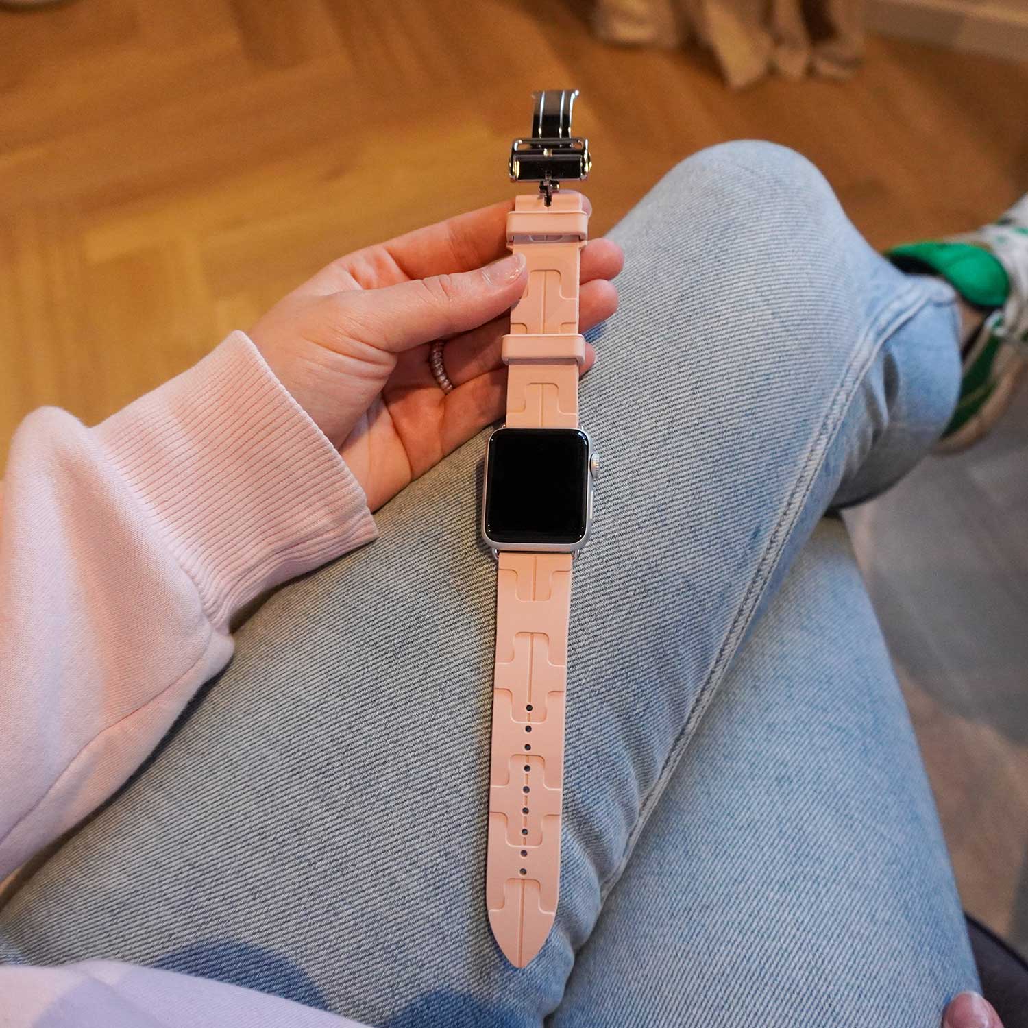 Cinturino sport Hermès simple tour kilim Apple Watch - sabbia rosa